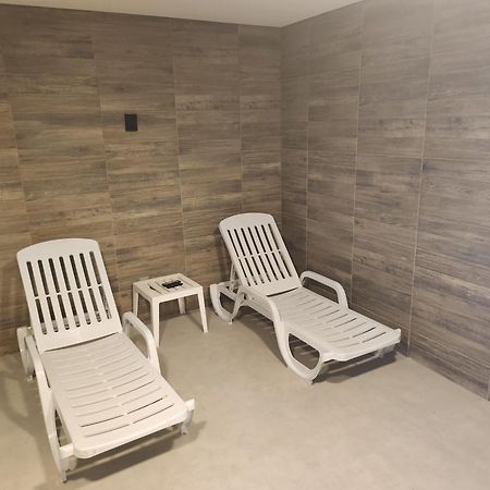 Apart Hotel Champagnat เบโลโอรีซอนชี ภายนอก รูปภาพ