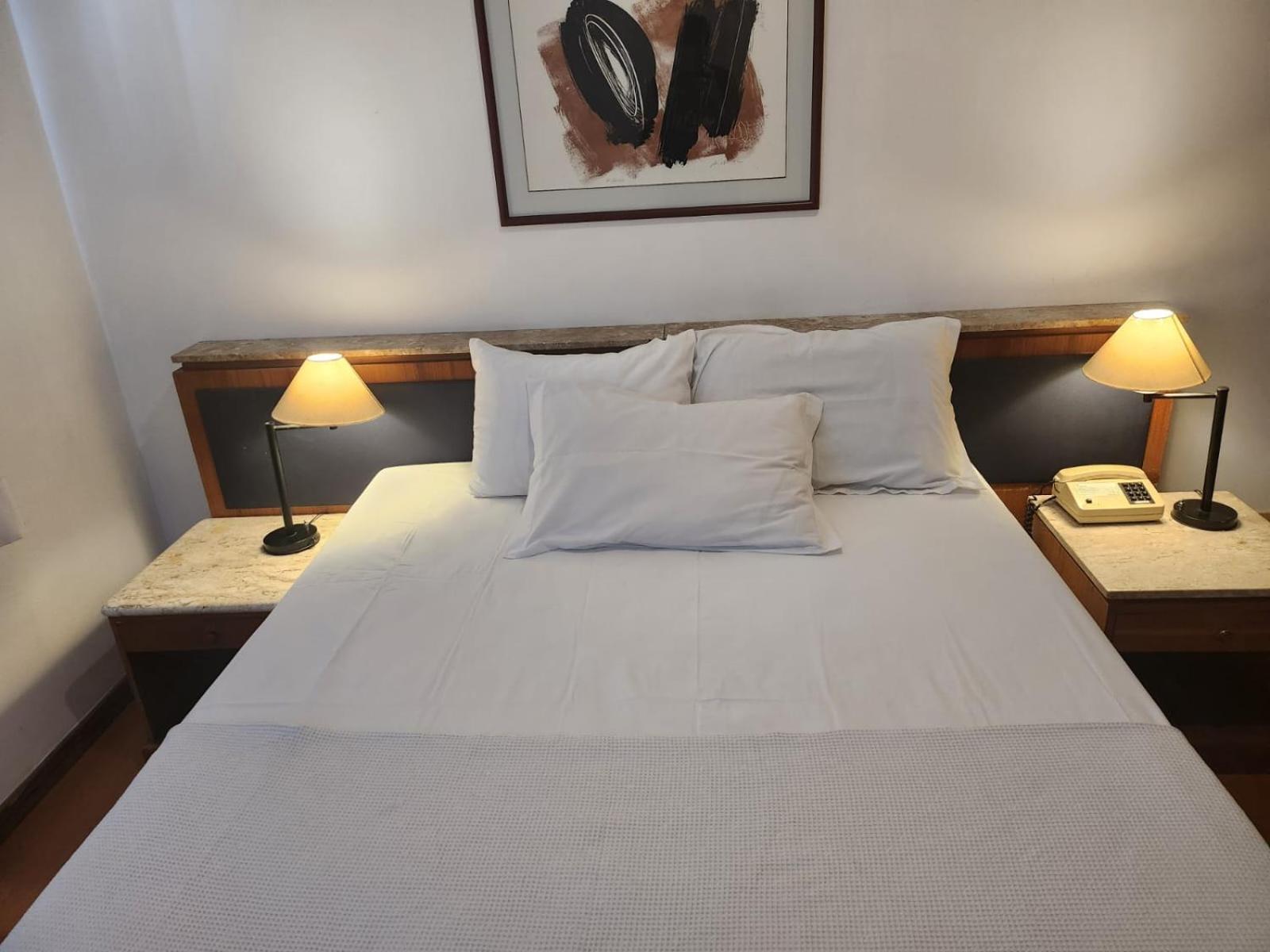 Apart Hotel Champagnat เบโลโอรีซอนชี ภายนอก รูปภาพ