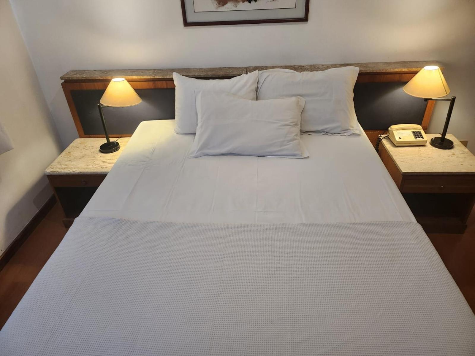 Apart Hotel Champagnat เบโลโอรีซอนชี ภายนอก รูปภาพ