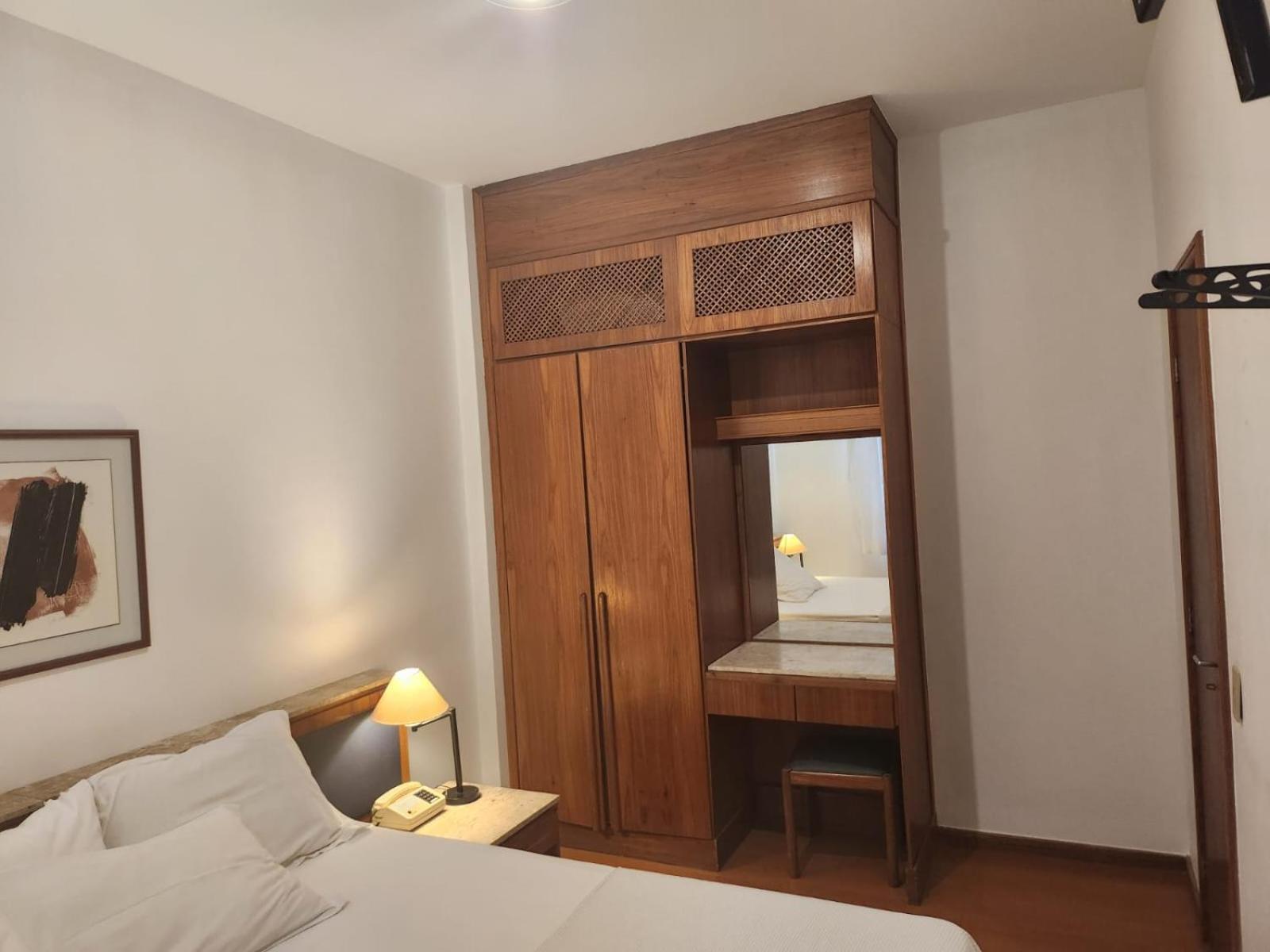Apart Hotel Champagnat เบโลโอรีซอนชี ภายนอก รูปภาพ
