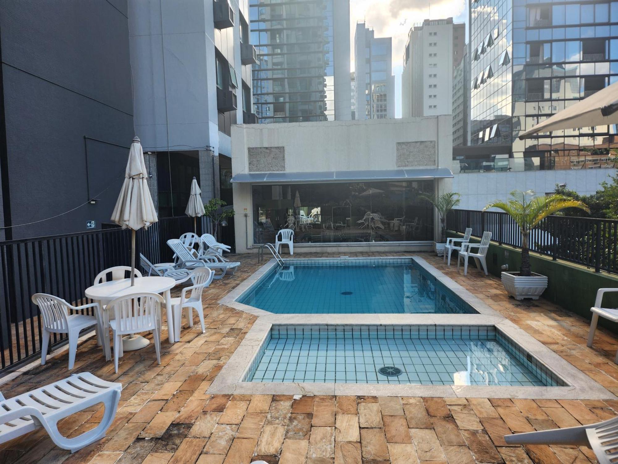 Apart Hotel Champagnat เบโลโอรีซอนชี ภายนอก รูปภาพ