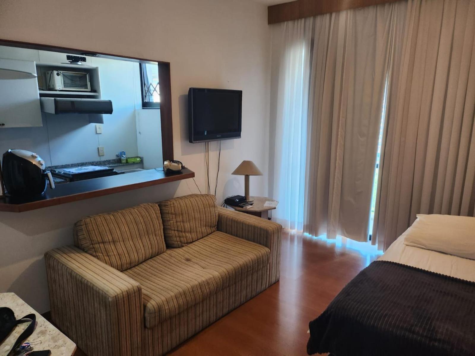 Apart Hotel Champagnat เบโลโอรีซอนชี ภายนอก รูปภาพ